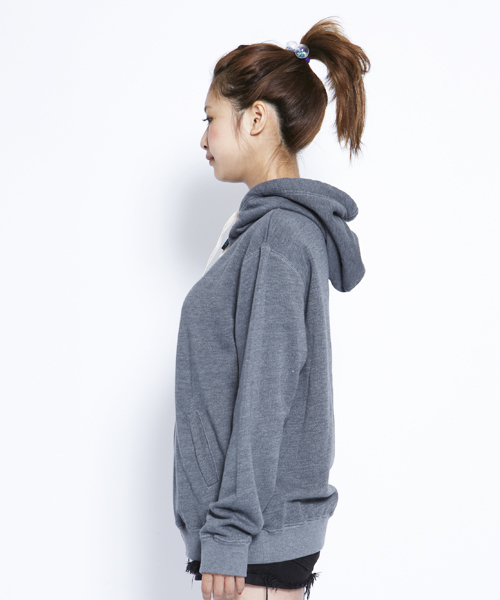 X-girl（エックスガール）の「SUNSET SWEAT ZIP HOODIE（パーカー・レディース・チャコールグレー/ピンク/パープル/イエロー・1/2）」の7枚目の写真