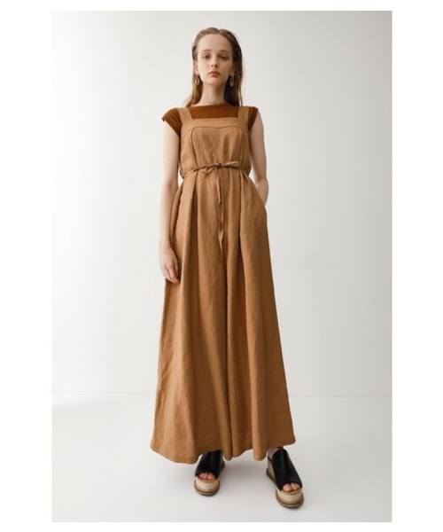 MOUSSY（マウジー）の「WIDE TUCK ROMPERS（つなぎ/オールインワン・レディース・ブラック/ベージュ/ターコイズブルー・2/1）」の2枚目の写真