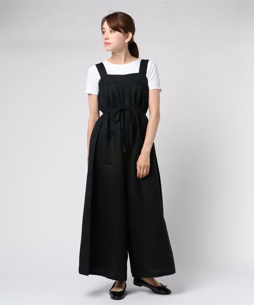 MOUSSY（マウジー）の「WIDE TUCK ROMPERS（つなぎ/オールインワン・レディース・ブラック/ベージュ/ターコイズブルー・2/1）」の6枚目の写真