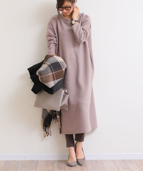 andme（アンドミー）の「ハイネック長袖起毛ワンピース スリット入り（ワンピース・レディース・アイボリー/チャコールグレー/ピンクベージュ/ブラック・M）」の10枚目の写真