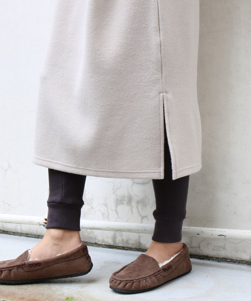 andme（アンドミー）の「ハイネック長袖起毛ワンピース スリット入り（ワンピース・レディース・アイボリー/チャコールグレー/ピンクベージュ/ブラック・M）」の12枚目の写真