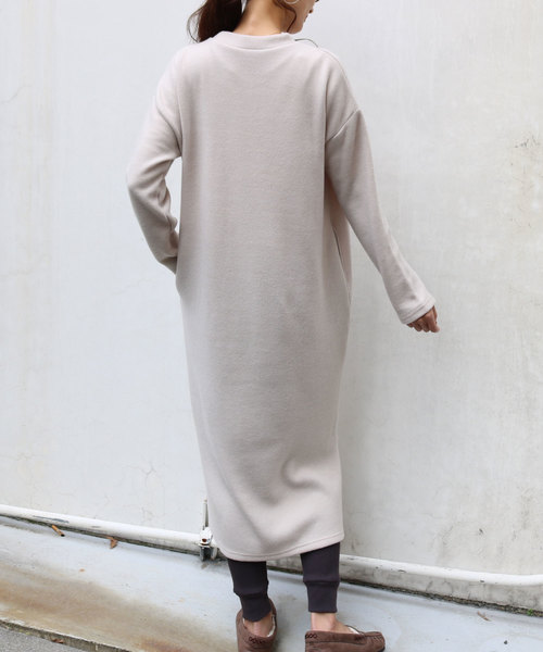 andme（アンドミー）の「ハイネック長袖起毛ワンピース スリット入り（ワンピース・レディース・アイボリー/チャコールグレー/ピンクベージュ/ブラック・M）」の13枚目の写真
