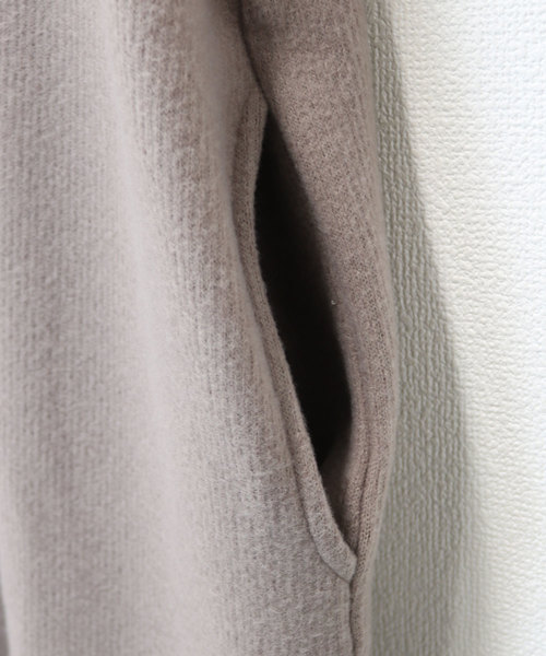andme（アンドミー）の「ハイネック長袖起毛ワンピース スリット入り（ワンピース・レディース・アイボリー/チャコールグレー/ピンクベージュ/ブラック・M）」の20枚目の写真