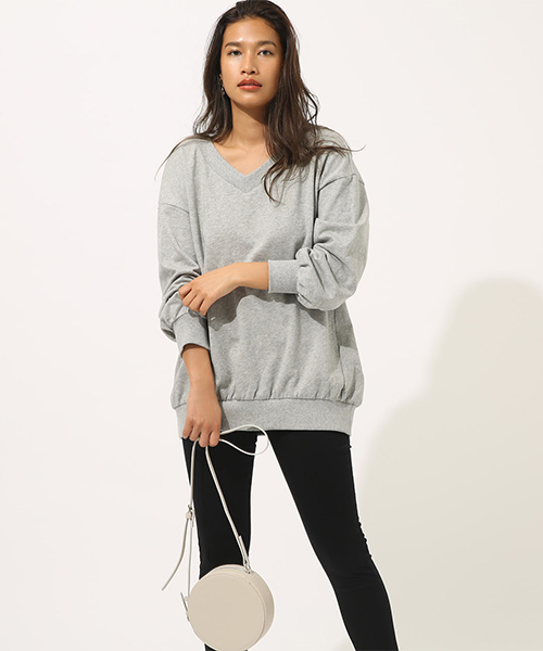 AZUL by moussy（アズールバイマウジー）の「SWEAT V/N LOOSE TUNIC/スウェット Vネック ルーズチュニック（チュニック・レディース・ブラック/ベージュ/杢グレー・MEDIUM/SMALL）」の2枚目の写真
