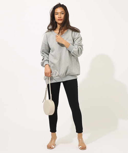 AZUL by moussy（アズールバイマウジー）の「SWEAT V/N LOOSE TUNIC/スウェット Vネック ルーズチュニック（チュニック・レディース・ブラック/ベージュ/杢グレー・MEDIUM/SMALL）」の13枚目の写真