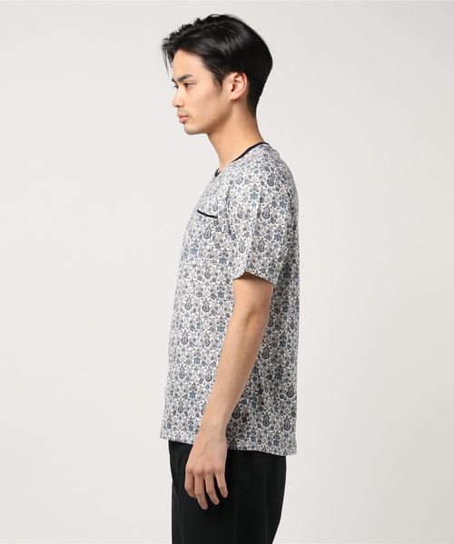 COMME CA MEN(コムサメン)の「リバティプリント クルーネックTシャツ(Tシャツ/カットソー・メンズ・レッド/ブルー/ネイビー・LARGE/X-LARGE/MEDIUM)」の4枚目の写真