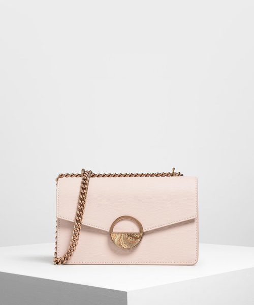 CHARLES & KEITH(チャールズ & キース)の「ラウンドプラークディテール ミニショルダーバッグ / Round Plaque Detail Mini Shoulder Bag(ショルダーバッグ・レディース・ピンク/シルバー・S)」の1枚目の写真
