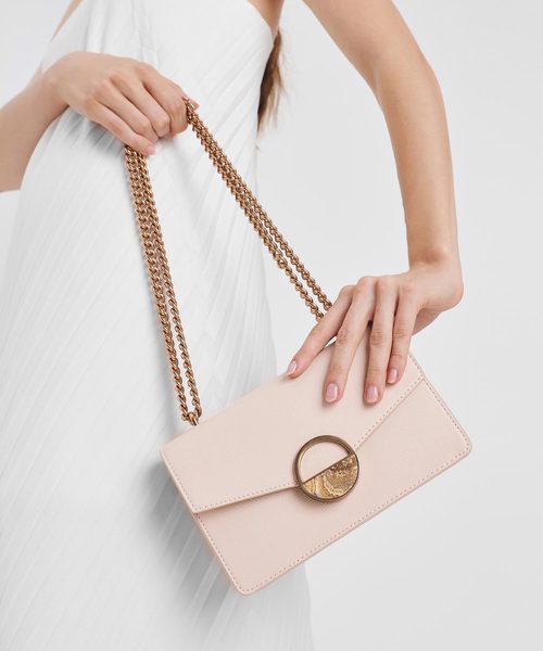 CHARLES & KEITH(チャールズ & キース)の「ラウンドプラークディテール ミニショルダーバッグ / Round Plaque Detail Mini Shoulder Bag(ショルダーバッグ・レディース・ピンク/シルバー・S)」の10枚目の写真