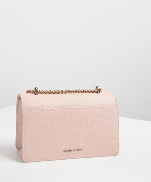 CHARLES & KEITH(チャールズ & キース)の「ラウンドプラークディテール ミニショルダーバッグ / Round Plaque Detail Mini Shoulder Bag(ショルダーバッグ・レディース・ピンク/シルバー・S)」の9枚目の写真
