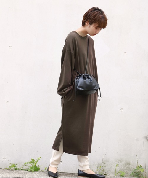 coca（coca）（コカ）の「裏起毛サイドスリットバルーンスリーブワンピース（ワンピース・レディース・ブラック/ブラウン/アイボリー・ONE SIZE）」の3枚目の写真