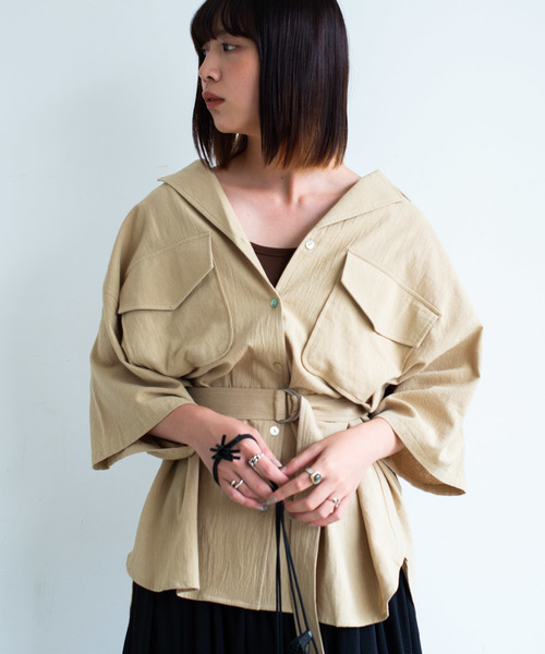 Aunt Marie's(アントマリーズ)の「AUNT MARIE'S ベルト付き開襟半袖シャツ(シャツ/ブラウス・レディース・ブラック/ベージュ/カーキ・FREE)」の1枚目の写真