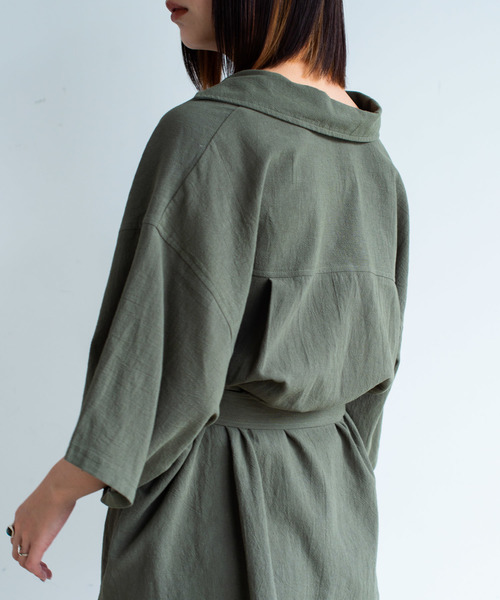 Aunt Marie's(アントマリーズ)の「AUNT MARIE'S ベルト付き開襟半袖シャツ(シャツ/ブラウス・レディース・ブラック/ベージュ/カーキ・FREE)」の5枚目の写真