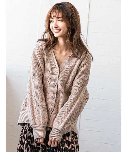 fifth（フィフス）の「ミディアム丈ニットカーディガン（カーディガン/ボレロ・レディース・ホワイト/ベージュ・MEDIUM）」の2枚目の写真