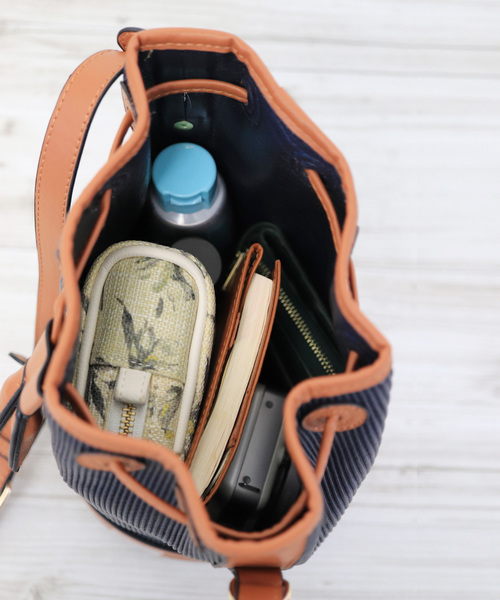 florist（フローリスト）の「巾着バケツバイカラーショルダーバッグ（ショルダーバッグ・レディース・ベージュ/グレー/ブルー/キャメル/ブラック・FREE）」の10枚目の写真