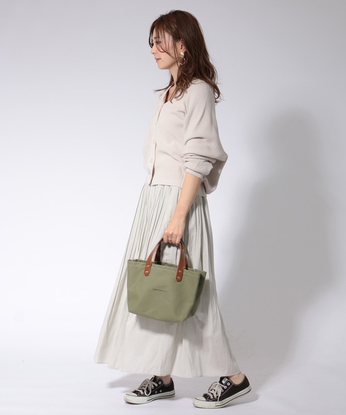 AMERICAN HOLIC（アメリカンホリック）の「Ｖネックドルマンニットカーディガン　＊（カーディガン/ボレロ・レディース・アイボリー/ライトグレー/ベージュ/サックスブルー/ネイビー・MEDIUM/LARGE）」の7枚目の写真