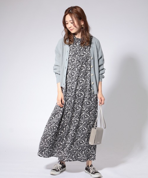 AMERICAN HOLIC（アメリカンホリック）の「Ｖネックドルマンニットカーディガン　＊（カーディガン/ボレロ・レディース・アイボリー/ライトグレー/ベージュ/サックスブルー/ネイビー・MEDIUM/LARGE）」の9枚目の写真