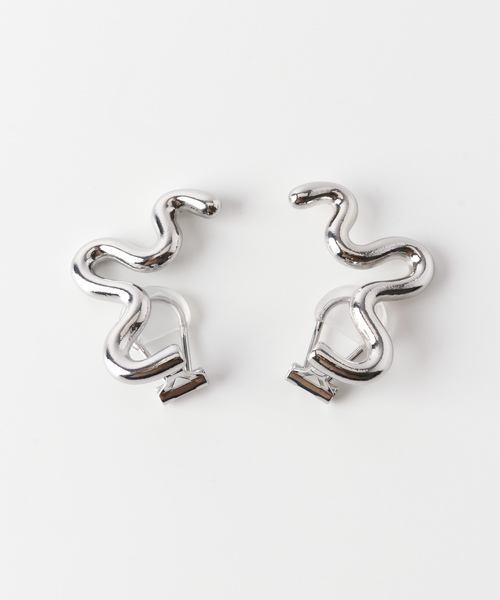 SMELLY（スメリー）の「ナミナミメタルイヤリング（イヤリング・レディース・シルバー・-）」の3枚目の写真