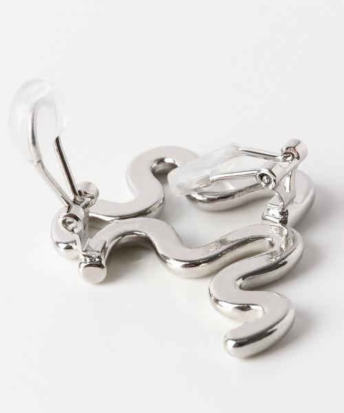 SMELLY（スメリー）の「ナミナミメタルイヤリング（イヤリング・レディース・シルバー・-）」の4枚目の写真