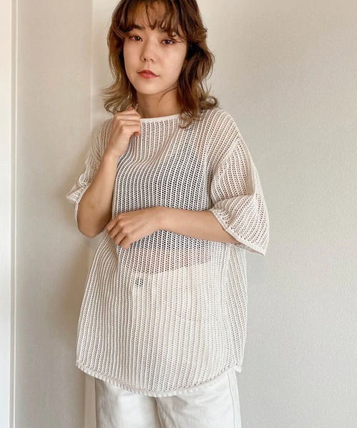 LOWRYS FARM（ローリーズファーム）の「スカシアミプルオーバー　887605（Tシャツ/カットソー・レディース・ブラック/ベージュ/アイボリー/パープル・FREE）」の2枚目の写真