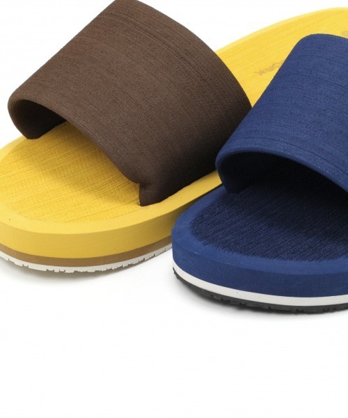 GLOBAL WORK（グローバルワーク）の「PEACH SANDALS スライド/870488（サンダル・メンズ・ブラック/ネイビー/イエロー・SMALL/MEDIUM/LARGE）」の14枚目の写真