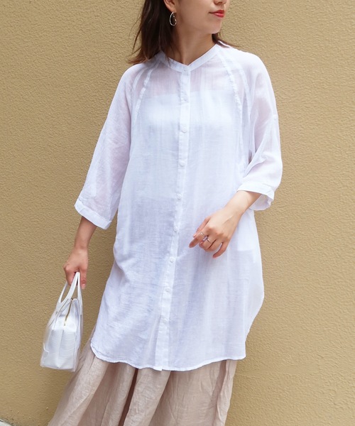 Riberry(リベリー)の「バンドカラーガーゼシャツ(シャツ/ブラウス・レディース・ホワイト/チャコールグレー/グレイッシュベージュ・M)」の1枚目の写真