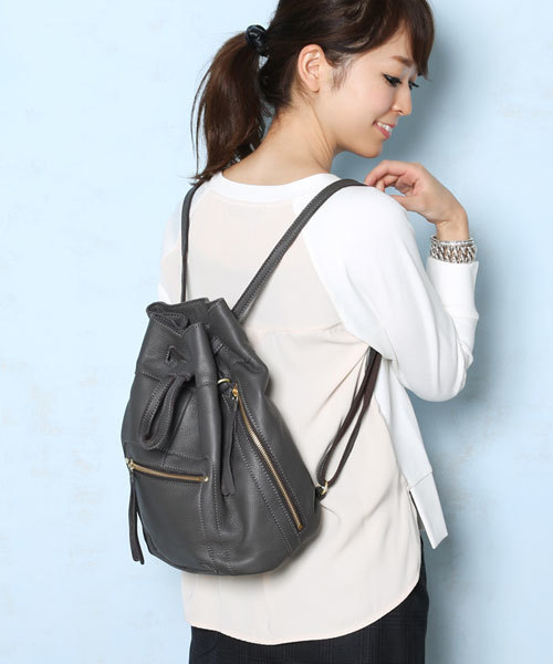 NANO universe（ナノユニバース）の「Beau're/NU別注リュック＆ショルダー Bag（バックパック/リュック・レディース・ベージュ/ブラック/グレー・FREE）」の3枚目の写真