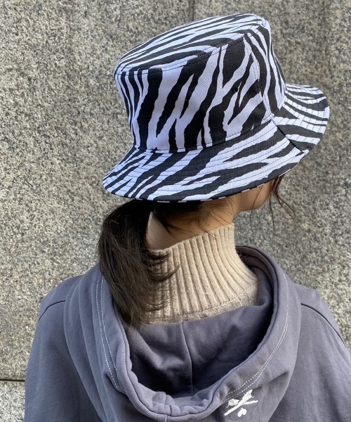 INTER FACTORY(インターファクトリー)の「インフルエンサー Karen. - ゼブラ柄バケットハット made in INTER FACTORY(ハット・レディース・ゼブラ・FREE)」の6枚目の写真