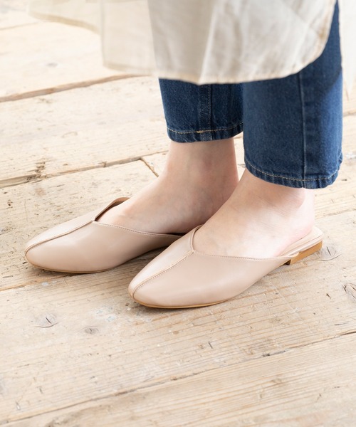 menue（メヌエ）の「センターシーム スクエアトゥフラットミュール（サンダル・レディース・アイボリー/ブラック/ベージュ/ブラウン・3L/M/XS/L/LL/S）」の7枚目の写真