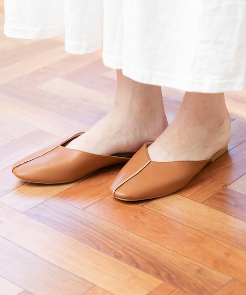 menue（メヌエ）の「センターシーム スクエアトゥフラットミュール（サンダル・レディース・アイボリー/ブラック/ベージュ/ブラウン・3L/M/XS/L/LL/S）」の8枚目の写真