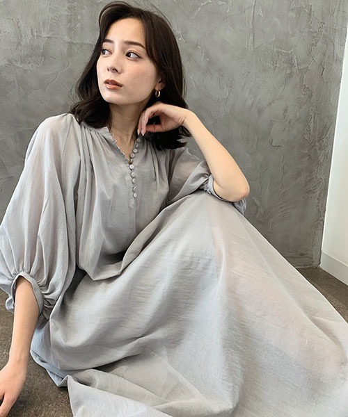 anuans（アニュアンス）の「コットンシアーボリュームワンピース