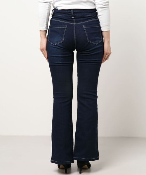 RASVOA（ラスボア）の「ストレッチセンタースリットデニムフレアパンツ（デニムパンツ・レディース・ブラック/ブルー・S/M）」の3枚目の写真