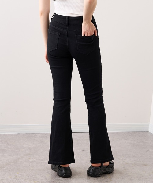 RASVOA（ラスボア）の「ストレッチセンタースリットデニムフレアパンツ（デニムパンツ・レディース・ブラック/ブルー・S/M）」の7枚目の写真