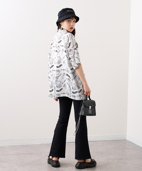 RASVOA（ラスボア）の「ストレッチセンタースリットデニムフレアパンツ（デニムパンツ・レディース・ブラック/ブルー・S/M）」の10枚目の写真