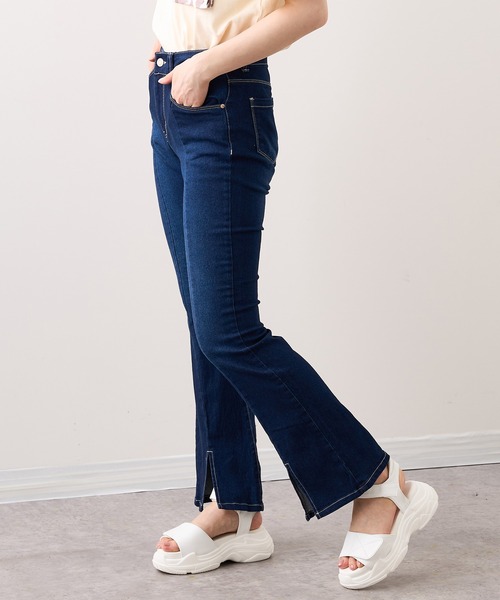 RASVOA（ラスボア）の「ストレッチセンタースリットデニムフレアパンツ（デニムパンツ・レディース・ブラック/ブルー・S/M）」の12枚目の写真