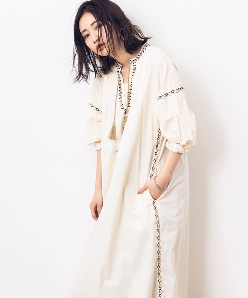 khakito（カーキト）の「綿100% 無地 シーチング 刺しゅう タッセル付き 袖ボリュームワンピース（ワンピース・レディース・ブラウン/オフホワイト/チャコール・MEDIUM）」の15枚目の写真