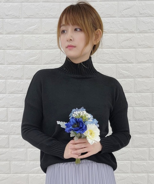 Lace Ladies(レースレディース)の「ハイネック 長袖 ふわふわ 無地ニット(ニット/セーター・レディース・ブラック/ピンク/グレー/ホワイト/テラコッタ/ベージュ・FREE)」の2枚目の写真