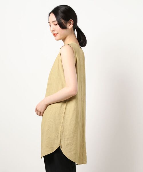 She's Closet（シーズクローゼット）の「ノースリーブ肩タックノーカラーミドル丈ジレベスト（チュニック・レディース・オリーブ/ブラック/ベージュ/アイボリー・FREE）」の5枚目の写真