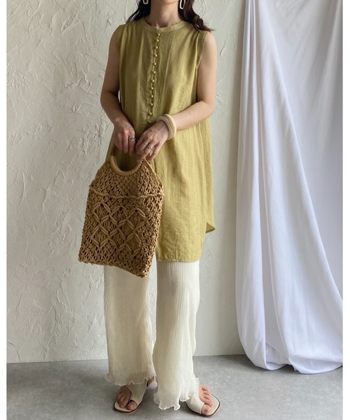 She's Closet（シーズクローゼット）の「ノースリーブ肩タックノーカラーミドル丈ジレベスト（チュニック・レディース・オリーブ/ブラック/ベージュ/アイボリー・FREE）」の7枚目の写真