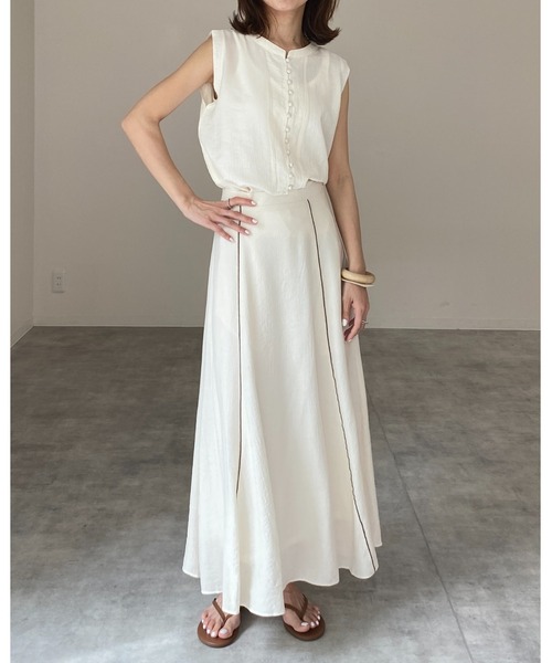 She's Closet（シーズクローゼット）の「ノースリーブ肩タックノーカラーミドル丈ジレベスト（チュニック・レディース・オリーブ/ブラック/ベージュ/アイボリー・FREE）」の13枚目の写真