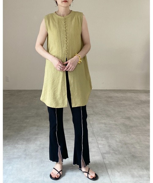 She's Closet（シーズクローゼット）の「ノースリーブ肩タックノーカラーミドル丈ジレベスト（チュニック・レディース・オリーブ/ブラック/ベージュ/アイボリー・FREE）」の17枚目の写真