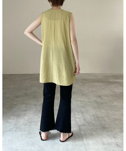 She's Closet（シーズクローゼット）の「ノースリーブ肩タックノーカラーミドル丈ジレベスト（チュニック・レディース・オリーブ/ブラック/ベージュ/アイボリー・FREE）」の18枚目の写真