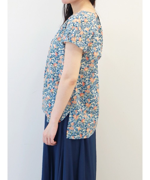 Te chichi（テチチ）の「ボタニカルフルーツ柄タックブラウス（シャツ/ブラウス・レディース・ベージュ/ネイビー・ﾌﾘ-）」の18枚目の写真