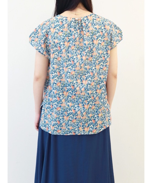 Te chichi（テチチ）の「ボタニカルフルーツ柄タックブラウス（シャツ/ブラウス・レディース・ベージュ/ネイビー・ﾌﾘ-）」の17枚目の写真