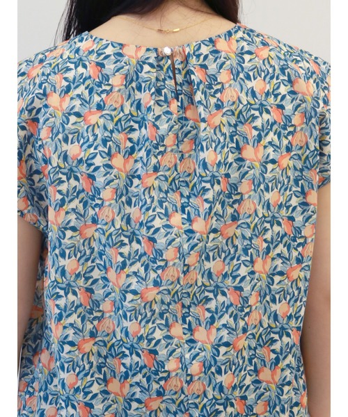 Te chichi（テチチ）の「ボタニカルフルーツ柄タックブラウス（シャツ/ブラウス・レディース・ベージュ/ネイビー・ﾌﾘ-）」の16枚目の写真