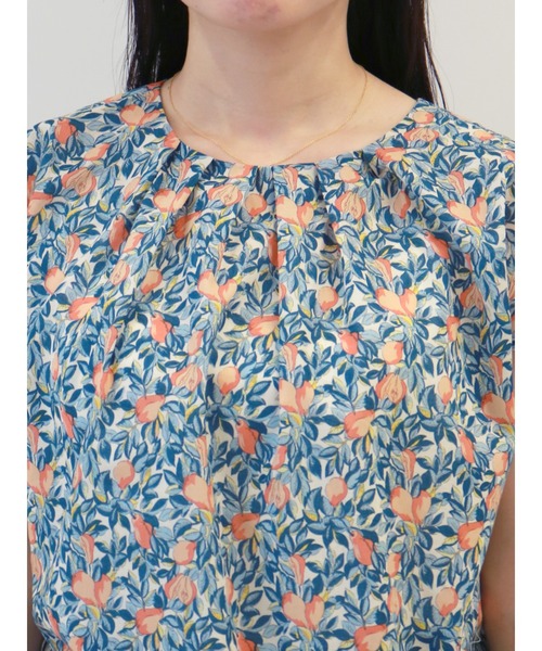 Te chichi（テチチ）の「ボタニカルフルーツ柄タックブラウス（シャツ/ブラウス・レディース・ベージュ/ネイビー・ﾌﾘ-）」の15枚目の写真