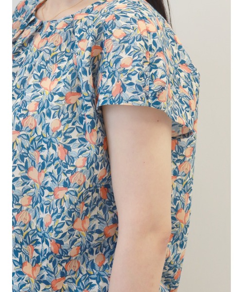 Te chichi（テチチ）の「ボタニカルフルーツ柄タックブラウス（シャツ/ブラウス・レディース・ベージュ/ネイビー・ﾌﾘ-）」の14枚目の写真