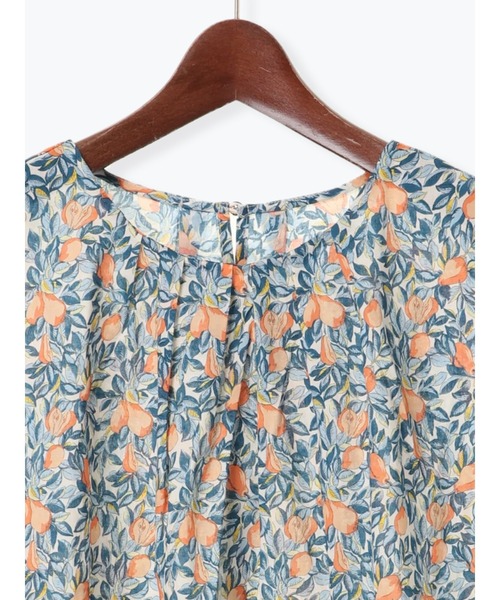 Te chichi（テチチ）の「ボタニカルフルーツ柄タックブラウス（シャツ/ブラウス・レディース・ベージュ/ネイビー・ﾌﾘ-）」の12枚目の写真