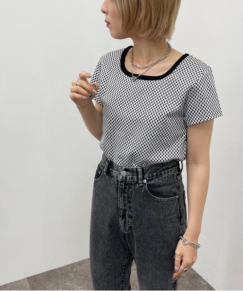 apres jour mignon（アプレジュールミニョン）の「幾何学ジャガードトップス 【ZOZOTOWN限定アイテム】（Tシャツ/カットソー・レディース・ブラック/ベージュ・フリー/X-LARGE）」の3枚目の写真