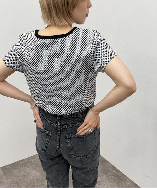 apres jour mignon（アプレジュールミニョン）の「幾何学ジャガードトップス 【ZOZOTOWN限定アイテム】（Tシャツ/カットソー・レディース・ブラック/ベージュ・フリー/X-LARGE）」の5枚目の写真