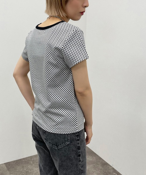 apres jour mignon（アプレジュールミニョン）の「幾何学ジャガードトップス 【ZOZOTOWN限定アイテム】（Tシャツ/カットソー・レディース・ブラック/ベージュ・フリー/X-LARGE）」の7枚目の写真